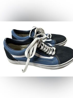 Vans Old Skool Skate Shoe - Navy & White size 9 women’s size 7.5 men’s